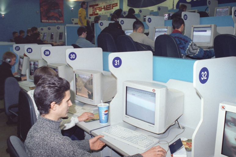 Компьютерный класс с компьютерами старого поколения